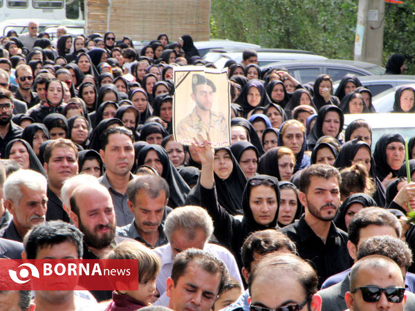 تشییع پیکر امین انصاری از سربازان کشته شده در حادثه واژگونی اتوبوس در شیراز