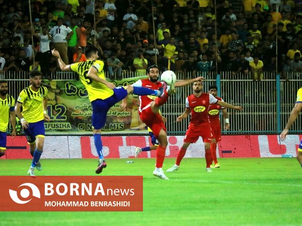 دیدار تیم های فوتبال نفت مسجدسلیمان - پرسپولیس