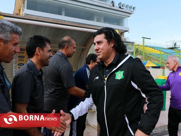 در حاشیه دیدار تیم های فوتبال صنعت نفت - شمس آذر قزوین