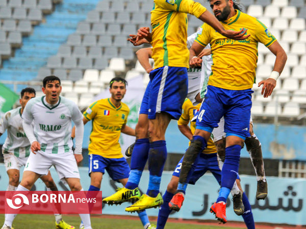 دیدار تیم های فوتبال آلومینیوم اراک - صنعت نفت آبادان