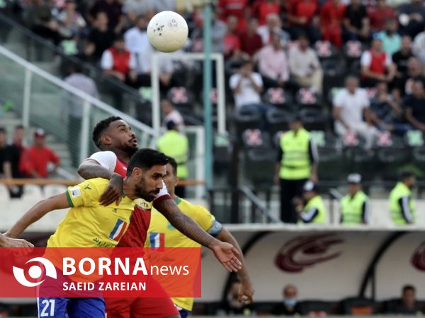 دیدار تیم های فوتبال پرسپولیس - صنعت نفت