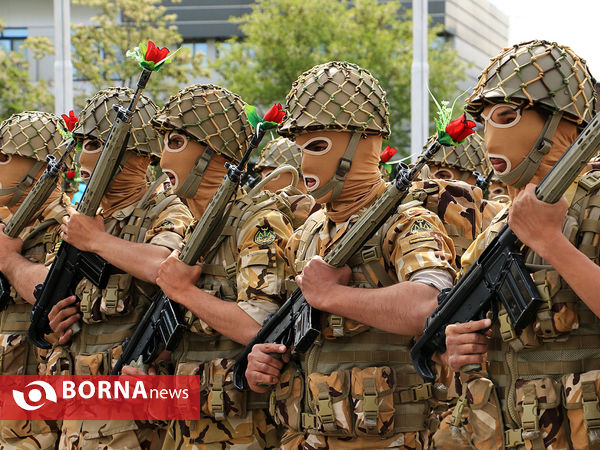 رژه نیروهای مسلح در مشهد به مناسبت روز ارتش