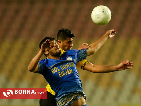 دیدار تیم‌های فوتبال فولاد مبارکه سپاهان و گل‌گهر سیرجان