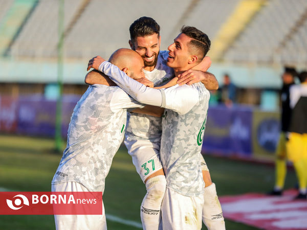 دیدار تیم‌های فوتبال آلومینیوم اراک _ فجر شهید سپاسی شیراز