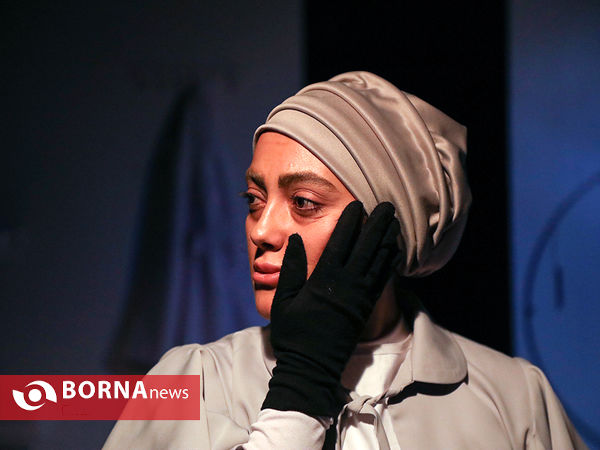 نمایش "تنها خدا حق دارد بیدارم کند"