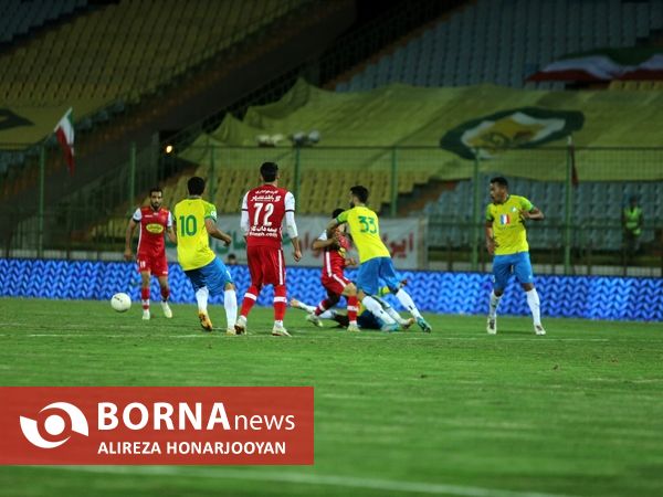 دیدار تیم های فوتبال صنعت نفت - پرسپولیس
