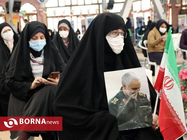 مراسم گلباران گلزار شهدای رشت به مناسبت آغاز دهه فجر