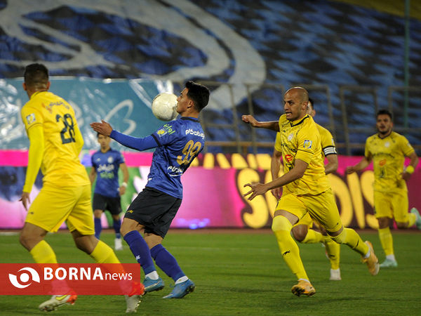 دیدار تیم های فوتبال استقلال - فجرسپاسی