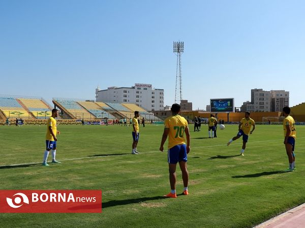 در حاشیه دیدار تیم های فوتبال صنعت نفت - نساجی