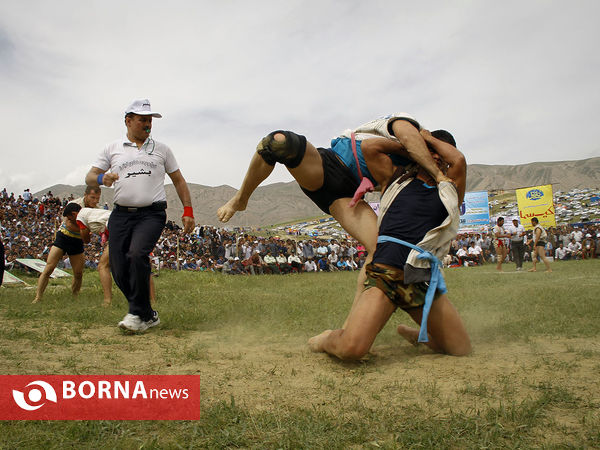 مسابقات کشتی با چوخه قهرمانی کشور در روستای رهورد قوچان‎