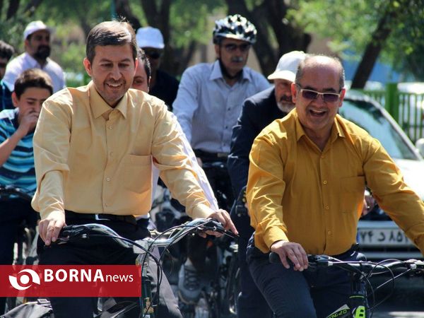 دوچرخه سواری معاون وزیر کشور در یزد