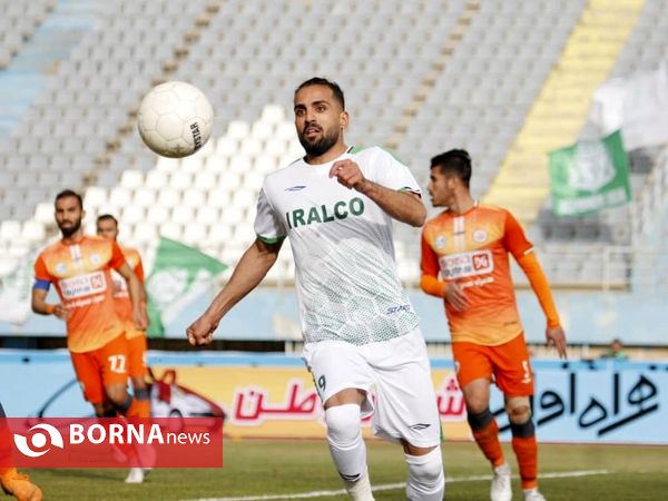 دیدار تیم های فوتبال آلومینیوم اراک - سایپا