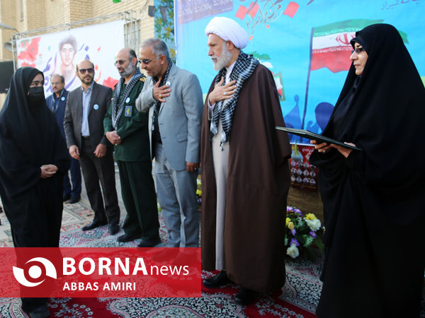 دیدار نماینده ولی فقیه در فارس با همکلاسی های دانش آموز شهید ترور شاهچراغ(ع)