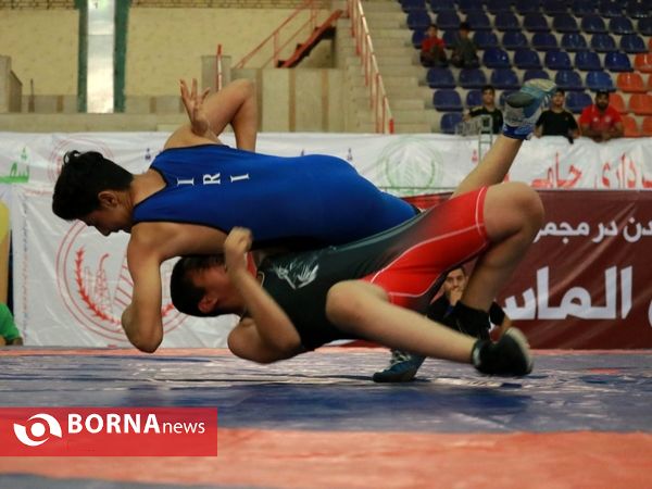 فینال و اهداء مدال مسابقات کشتی خردسالان قهرمان کشوری در آبادان