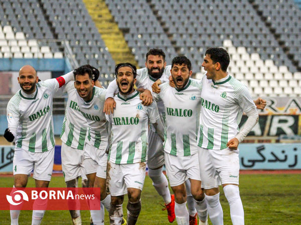 دیدار تیم های فوتبال آلومینیوم اراک - صنعت نفت آبادان