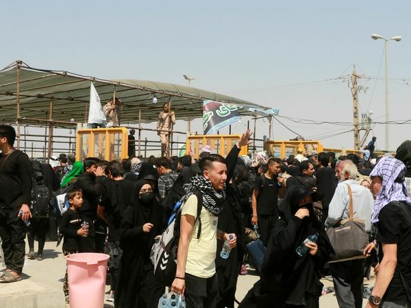 عبور زوار افغانستانی و پاکستانی از مرز شلمچه