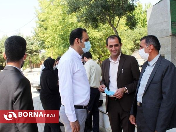 عطر افشانی مزار خبرنگارشهید محمود صارمی دربروجرد
