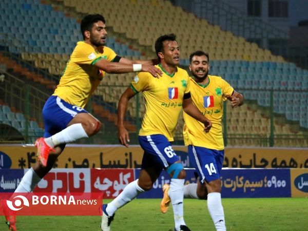 دیدار تیم های فوتبال صنعت نفت - آلومینیوم