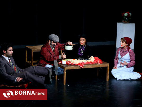 نمایش ؛ پابرهنه در پارک