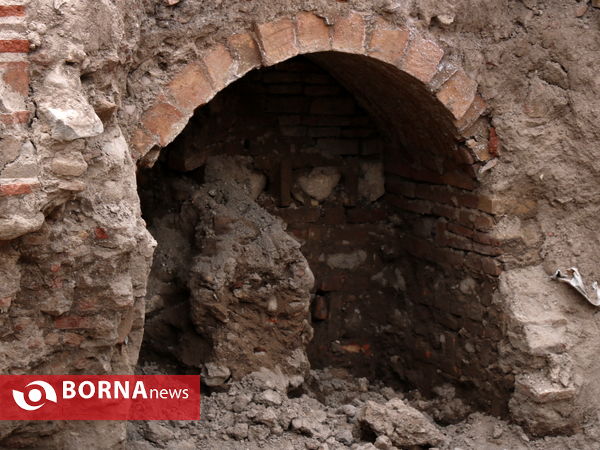 بقایای سازه قدیمی مدفون در  بارون آواک تبریز