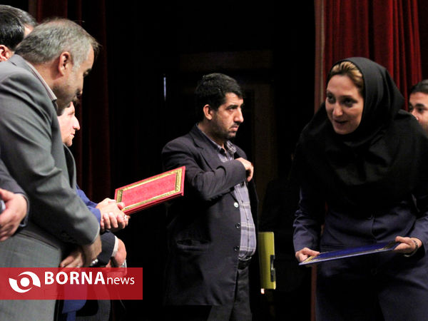 تجلیل از مدیران و کارمندان برتر دستگاههای دولتی شهرستان شیراز