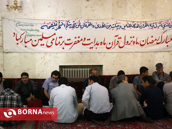 ضیافت افطار در مسجد جامع نیاوران