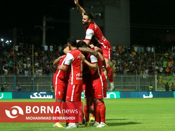 دیدار تیم های فوتبال نفت مسجدسلیمان - پرسپولیس