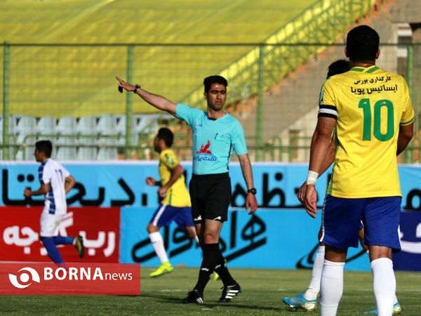 دیدار تیم های فوتبال صنعت نفت آبادان - داماش پارسه تهران