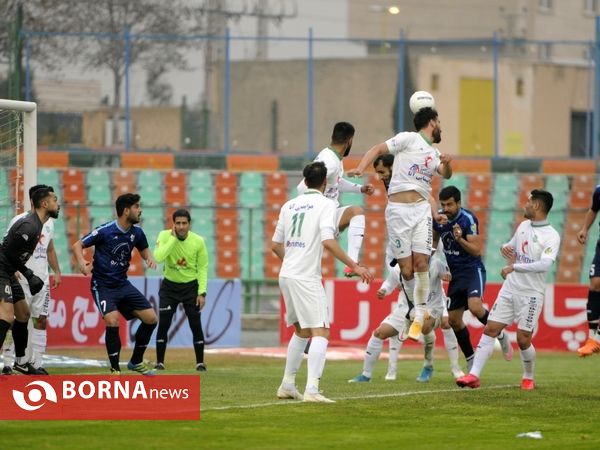 دیدار تیم های فوتبال پیکان _ ماشین سازی تبریز