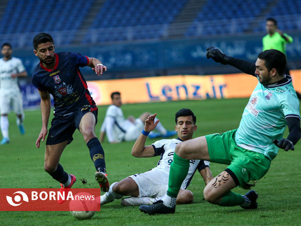 دیدار تیم های نساجی مازندران و استقلال تهران