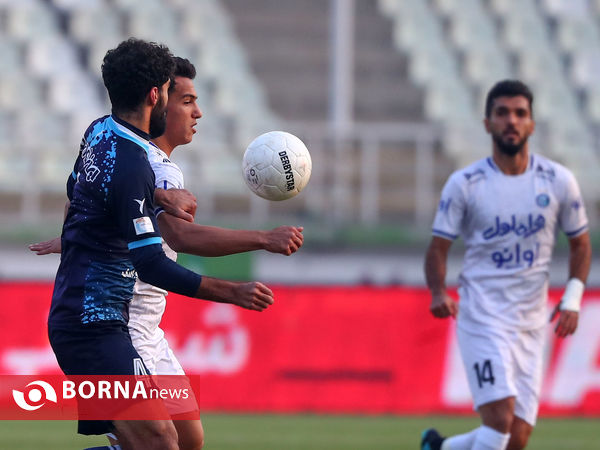 دیدار تیم های فوتبال پیکان - استقلال