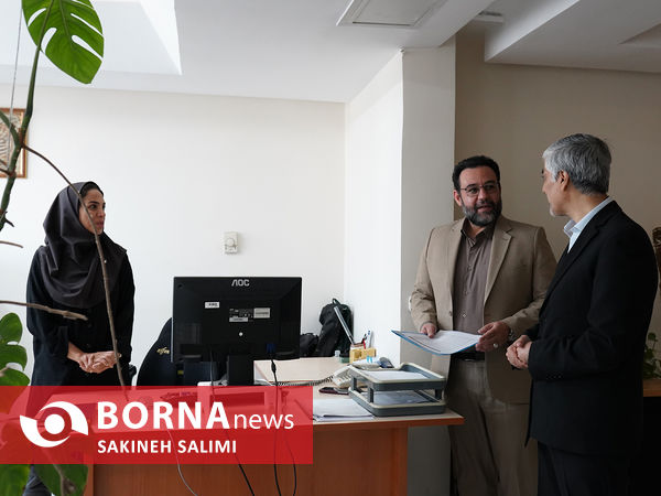  بازدید کیومرث هاشمی از ساختمان شماره ۲ وزارت ورزش و جوانان 