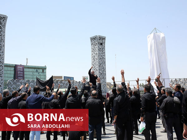 عزاداری روز عاشورای حسینی علیه السلام در میدان امام حسین علیه السلام