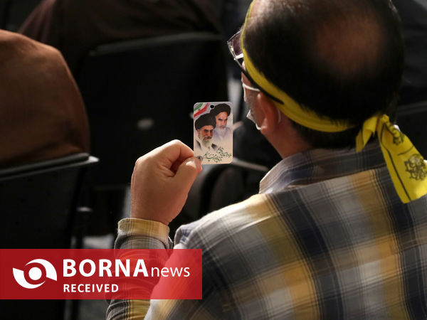 دیدار صدها نفر از مردم استان اصفهان با مقام معظم رهبری