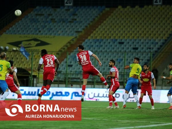 دیدار تیم های فوتبال صنعت نفت - پرسپولیس