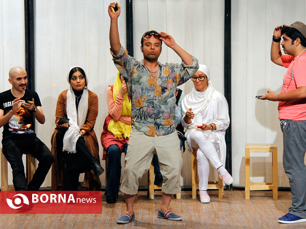 نمایش " سقوط معکوس "