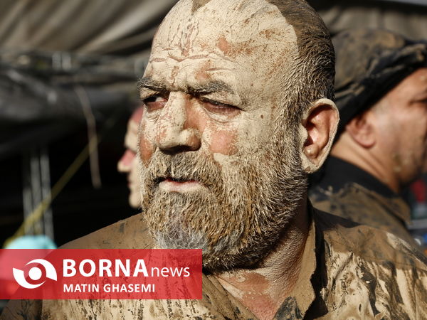 آیین گل مالی در حسینیه لرستانی های تهران
