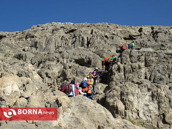 صعود سراسری بانوان کوهنورد فارس به کوه دنا