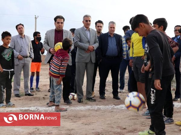 حضور مدیران هیئت فوتبال استان کرمان و باشگاه مس کرمان در محله محروم «حجتیه» شهر کرمان