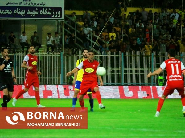 دیدار تیم های فوتبال نفت مسجدسلیمان - پرسپولیس