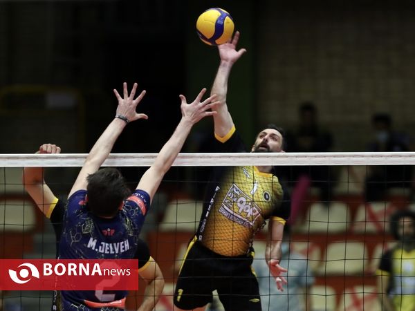 نیمه نهایی لیگ والیبال  ( فولاد سیرجان - سپاهان اصفهان )