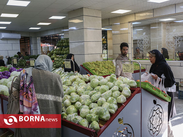 بازار میوه و تره بار در زیر ساختمان سرای محل