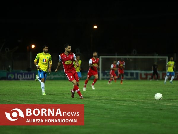 دیدار تیم های فوتبال صنعت نفت - پرسپولیس