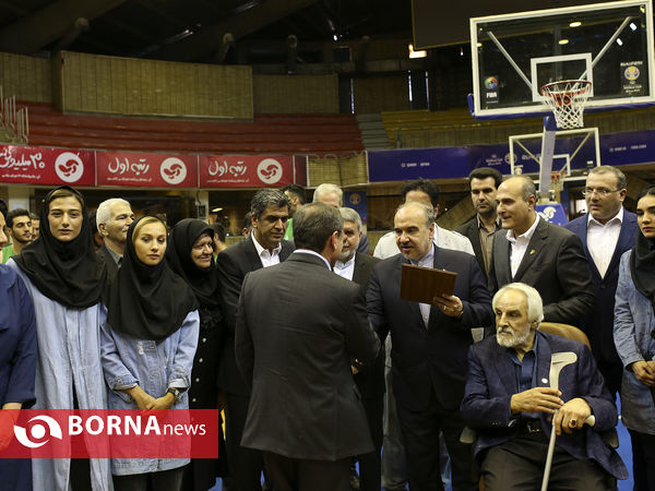بازدید وزیر ورزش و جوانان از اردوی تیم ملی بسکتبال