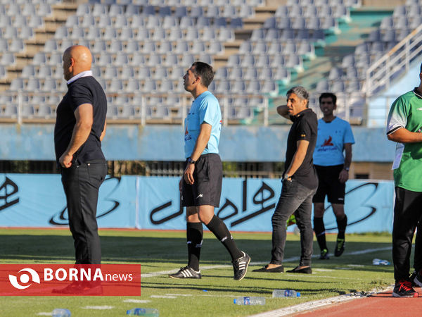 در حاشیه دیدار تیم های فوتبال آلومینیوم - تراکتور سازی