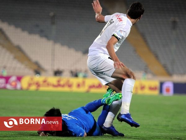 دیدار فوتبال استقلال تهران- ذوب آهن اصفهان