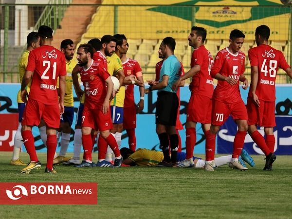 دیدار تیم های فوتبال صنعت نفت - شهر خودرو
