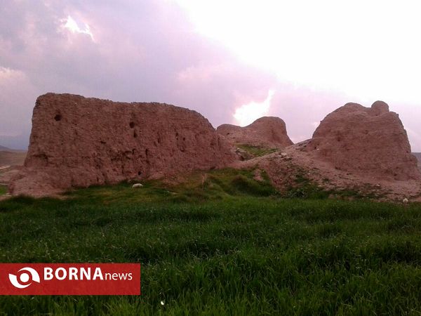 ویرانه های "چم قلعه" پلدختر