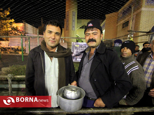 حضورمردم و مسئولان در آیین طبخ و توزیع  80تن آش نذری شیراز
