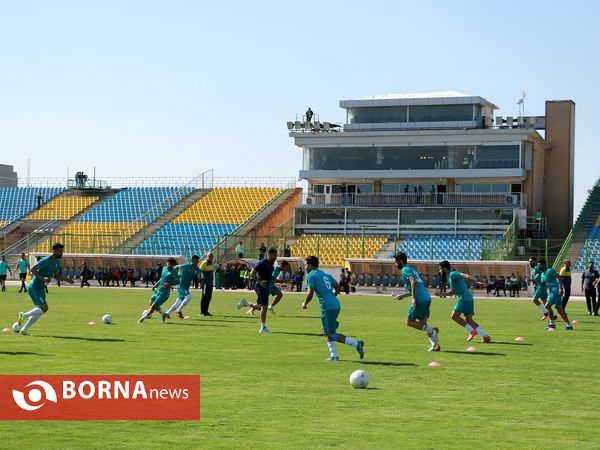 در حاشیه دیدار تیم های فوتبال صنعت نفت - نساجی